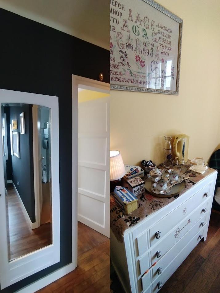 Une Chambre En Ville Domfront  Luaran gambar